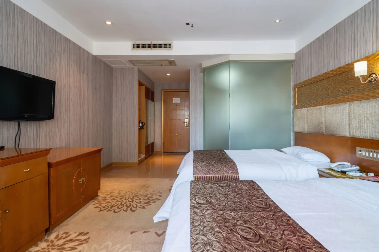 0AD3k12000ayp9c6zB48D_W_1280_853_R5