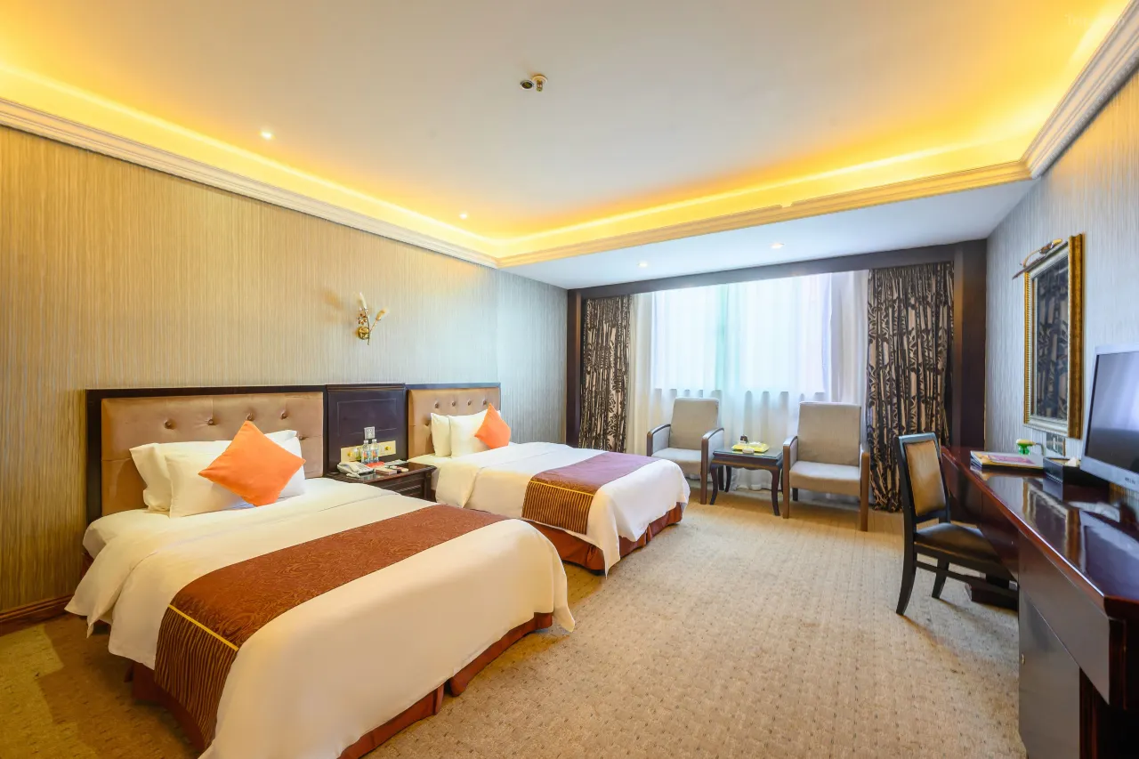 0AD4n12000aymlr2i8192_W_1280_853_R5