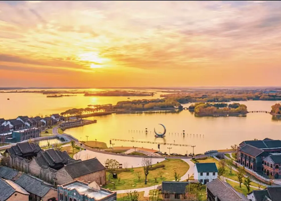 ❇【年底钜惠|纯玩189元东台盐城3日游】礼品每人2样◆西溪古镇+东晋水城+大纵湖+印象大纵湖/九九艳阳天灯光秀◆2早4正◆升级3餐16菜品◆免费唱歌麻将