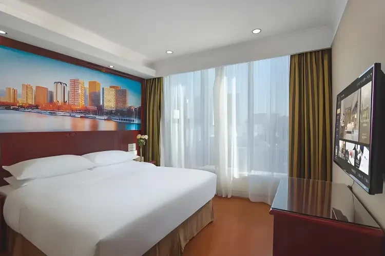 纯玩499太仓维也纳国际酒店四日聚！🈵10人天天发车 含3自助早6正餐 满6人就赠送棋牌 免费KTV 出门即是南洋广场 交通景点都很便捷！