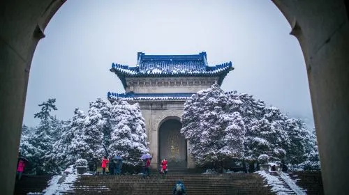 南京年夜饭【899元/人南京银城皇冠假日酒店3天2晚】含2自助早2晚餐-升级一顿除夕自助晚餐