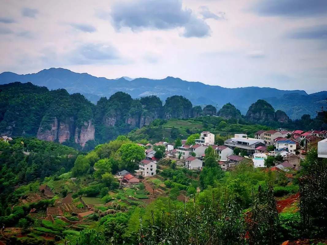 1b5198b60a9175c5feeaf6243b36654e-sz_147846