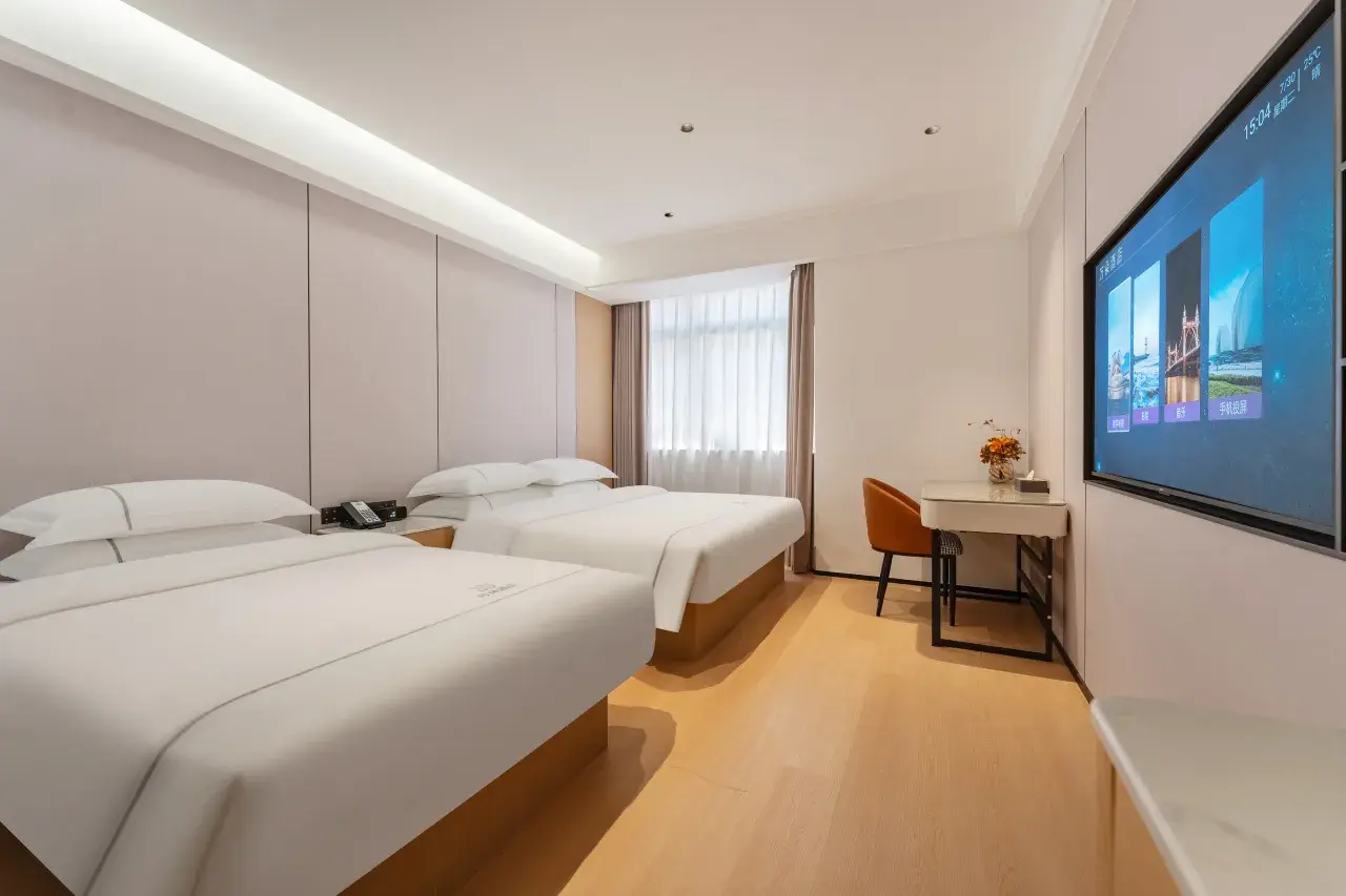 1mc0v12000p9osqfn0242_W_1280_853_R5 1mc0v12000p9osqfn0242_W_1280_853_R5