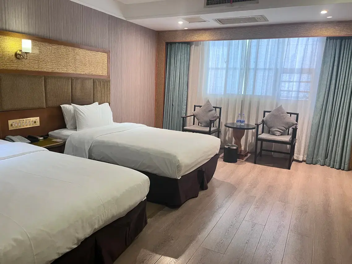 1mc2212000j7a40roE576_W_1280_853_R5