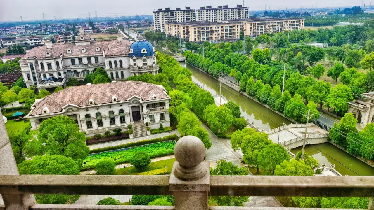 1mc2c12000l4913xx47D2_W_1280_853_R5-1