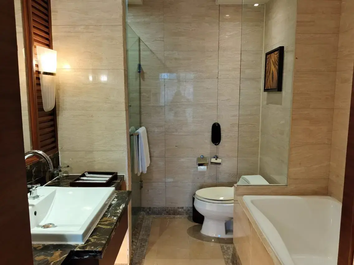 1mc2d12000d4u9p8l35E1_W_1280_853_R5