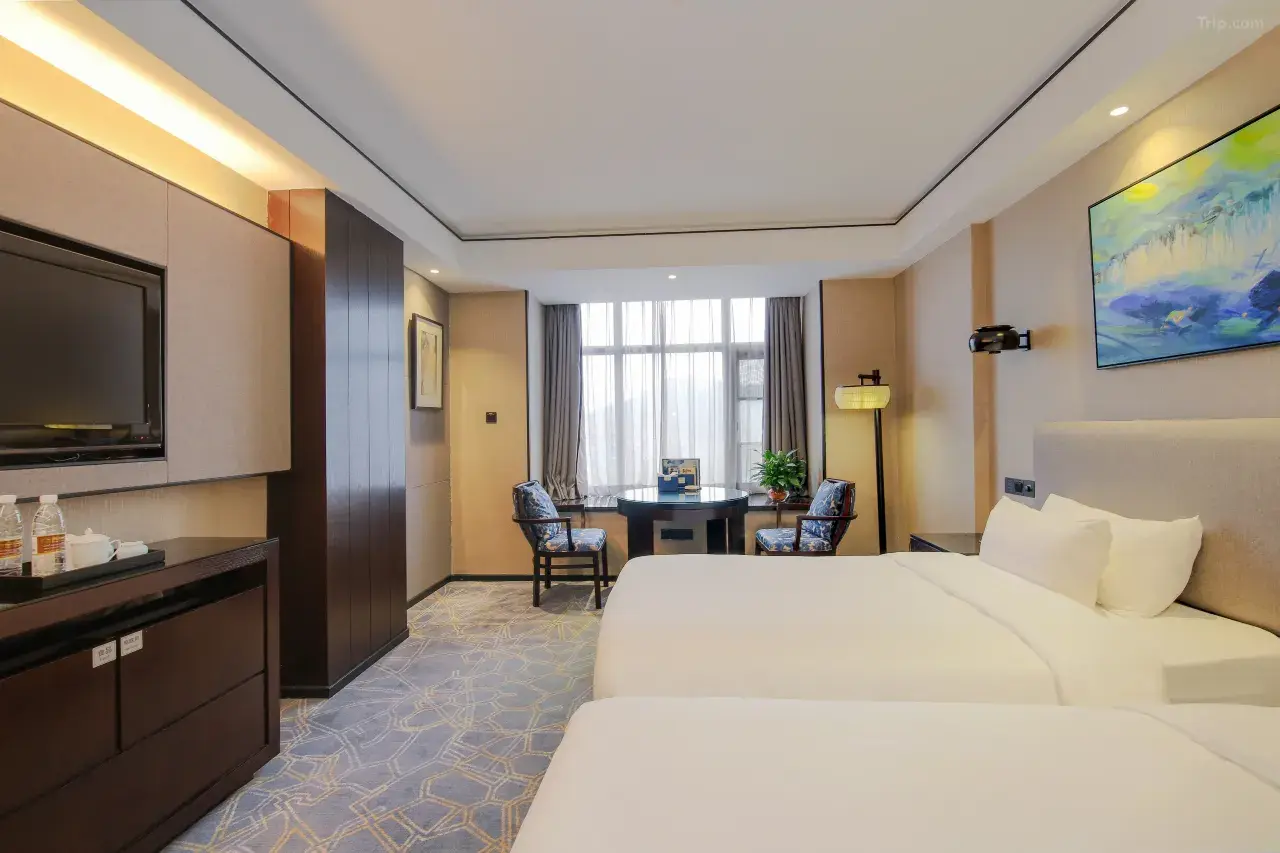 1mc2s12000aqfud8mE4FB_W_1280_853_R5