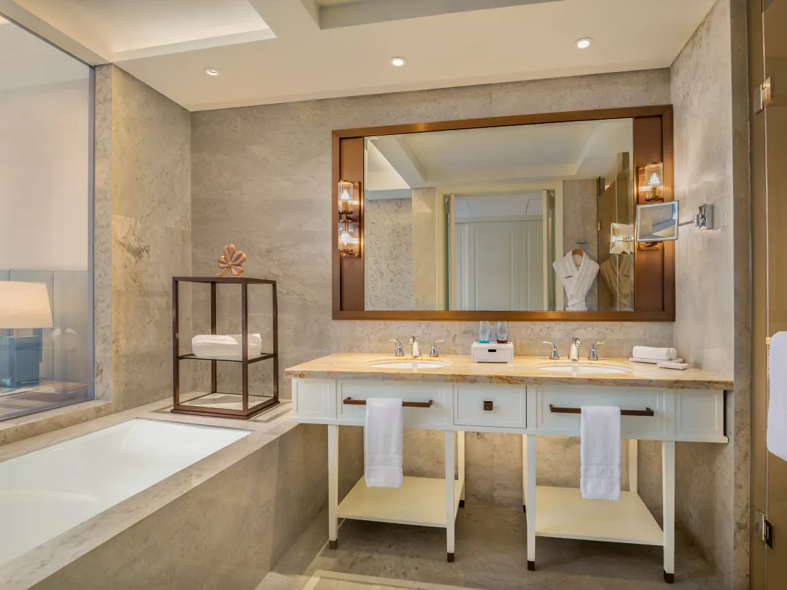 200k16000000z21zaFE7C_W_1280_853_R5