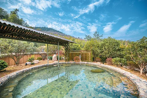 【温泉畅泡+夜游窑湖小镇】399元 全含三日游！ 两晚连住当地四星设施酒店 含2早4正餐 餐餐十二菜一汤 ！