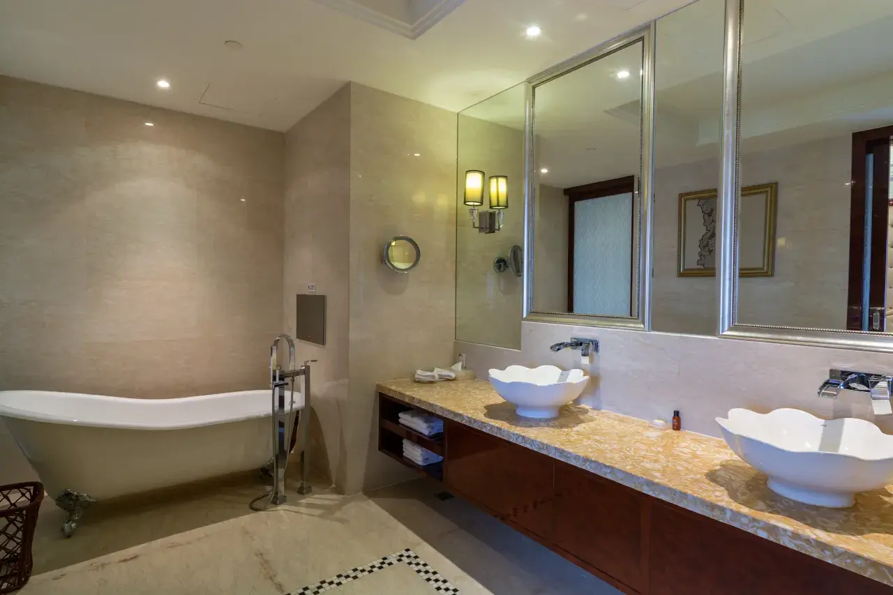 220310000000oydcm483B_W_1280_853_R5-1