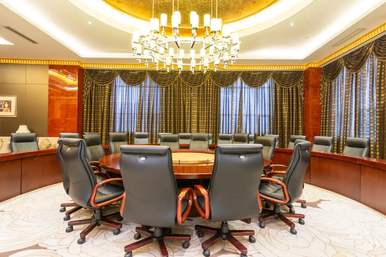 220t10000000owov4CCE3_W_1280_853_R5