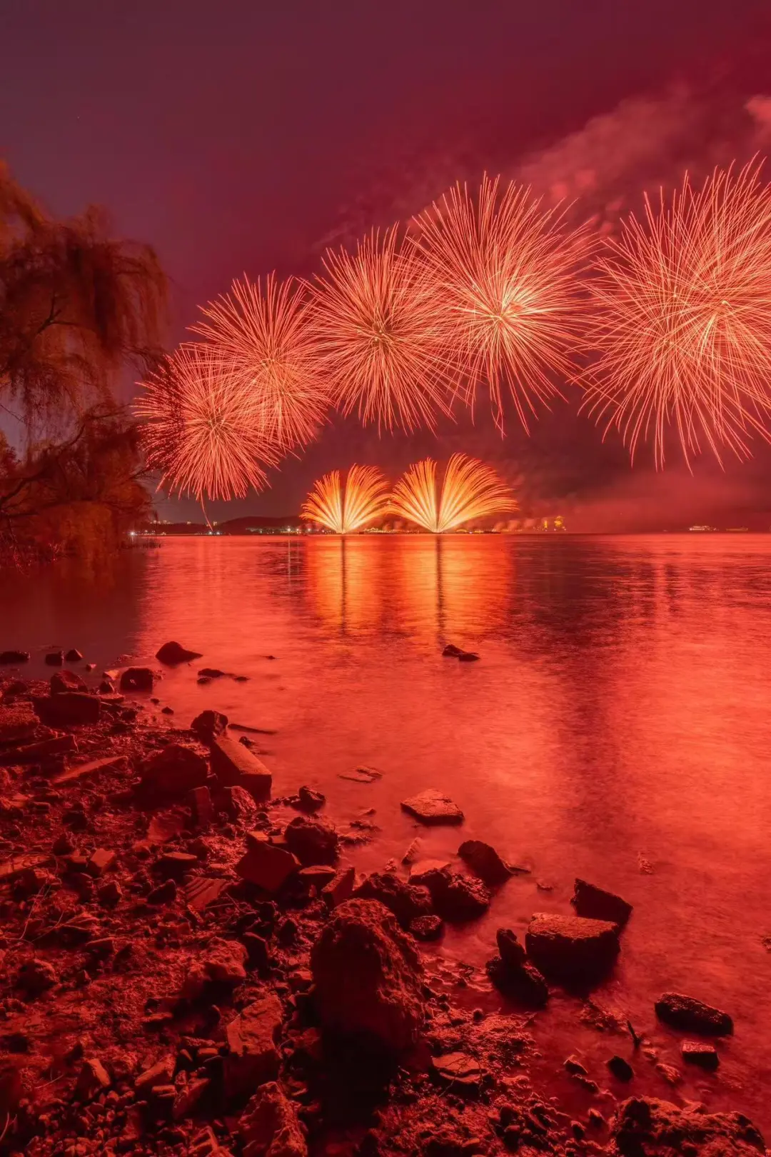 ☞年夜饭♥豪奢版乌镇住景区门口25年新装修携程准四酒店&零距离玩转特色景点♥799元自驾3日游，赠免费棋牌麻将