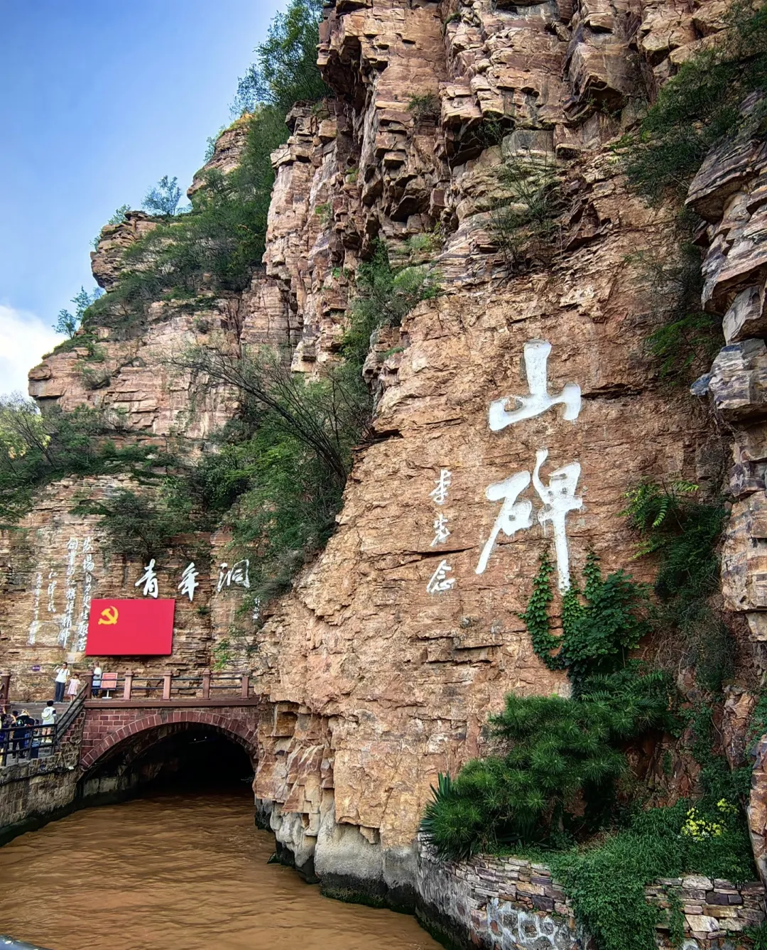 40804bcd16874fd38e74cde7c55b1116-sz_2353541