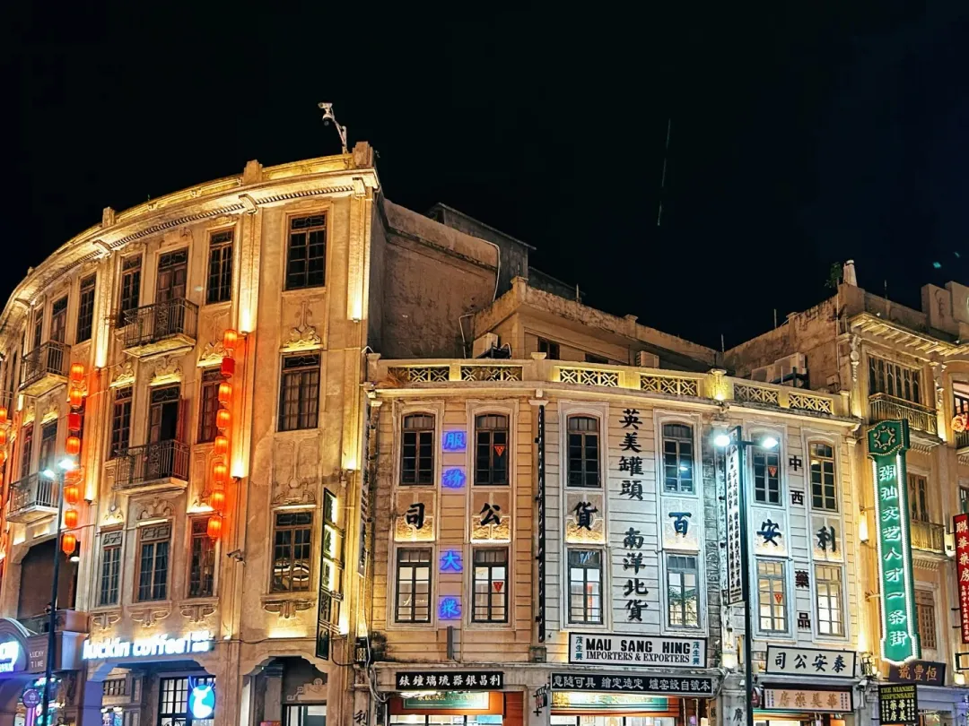 41b6a56ff077b2ce81d7f512cd241692-sz_471600