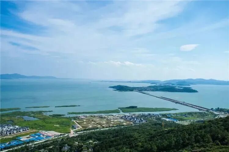 太湖湖畔高端五钻【苏州太湖高尔夫酒店】吃住全含，尽享棋牌&私汤温泉&健身房~面朝太湖，背靠西山，休闲度假完美选择~~~