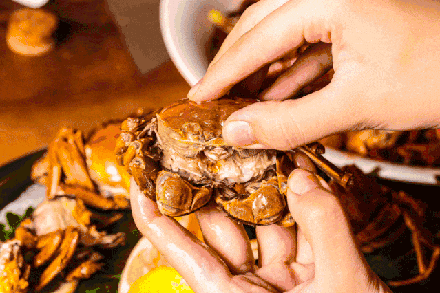 📢超级补贴 300 元/人 《苏超夺冠🏆包专列🚄游冠军之城》仅此一般，政府补贴三日特惠399，《升级泰州早茶》正餐再赠每人一只清蒸大闸蟹，景区门票全含！2早4正！往返高铁