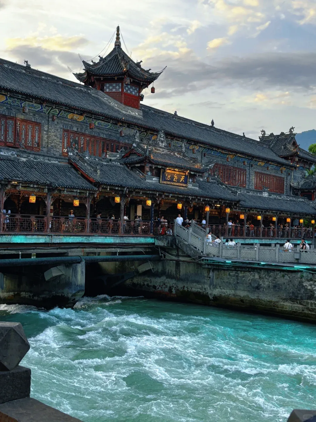 6ee94f78e2e920c0d76f611c07c8af10-sz_2655015