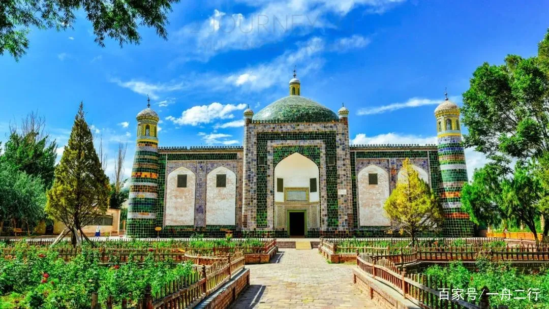 3899起【上海直达·南北疆16日杏花专列】伊犁花海、赛里木湖、库车歌舞、喀什老城、独库南段、天池雪山湖泊沙漠、多1天兰州水墨丹霞