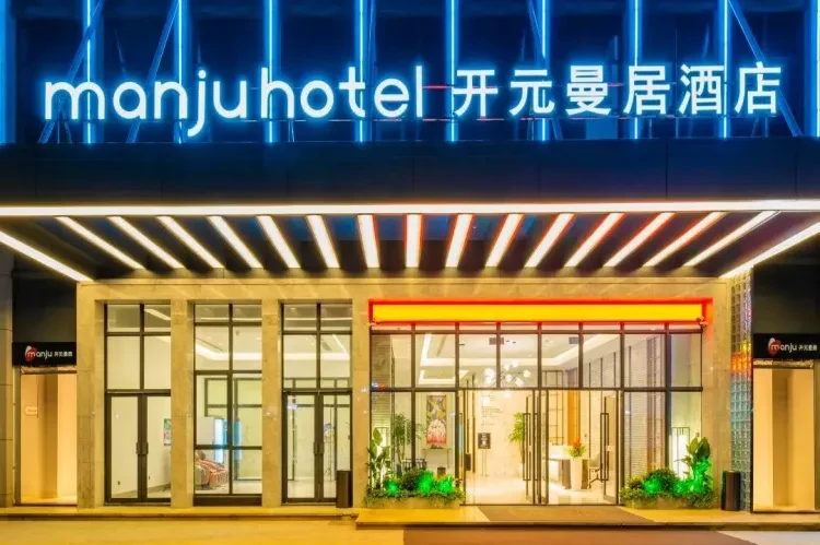 【浙2·富阳赏秋专线】超值499元/人！赠2早4正餐 |两晚连住携程4钻酒店|漫步云端-打卡网红地标马岭天观·黄金佛手桥| 西湖金秋胜景| 铜鉴湖花海盛宴——格桑花/向日葵竞放，拍照秒出大片！