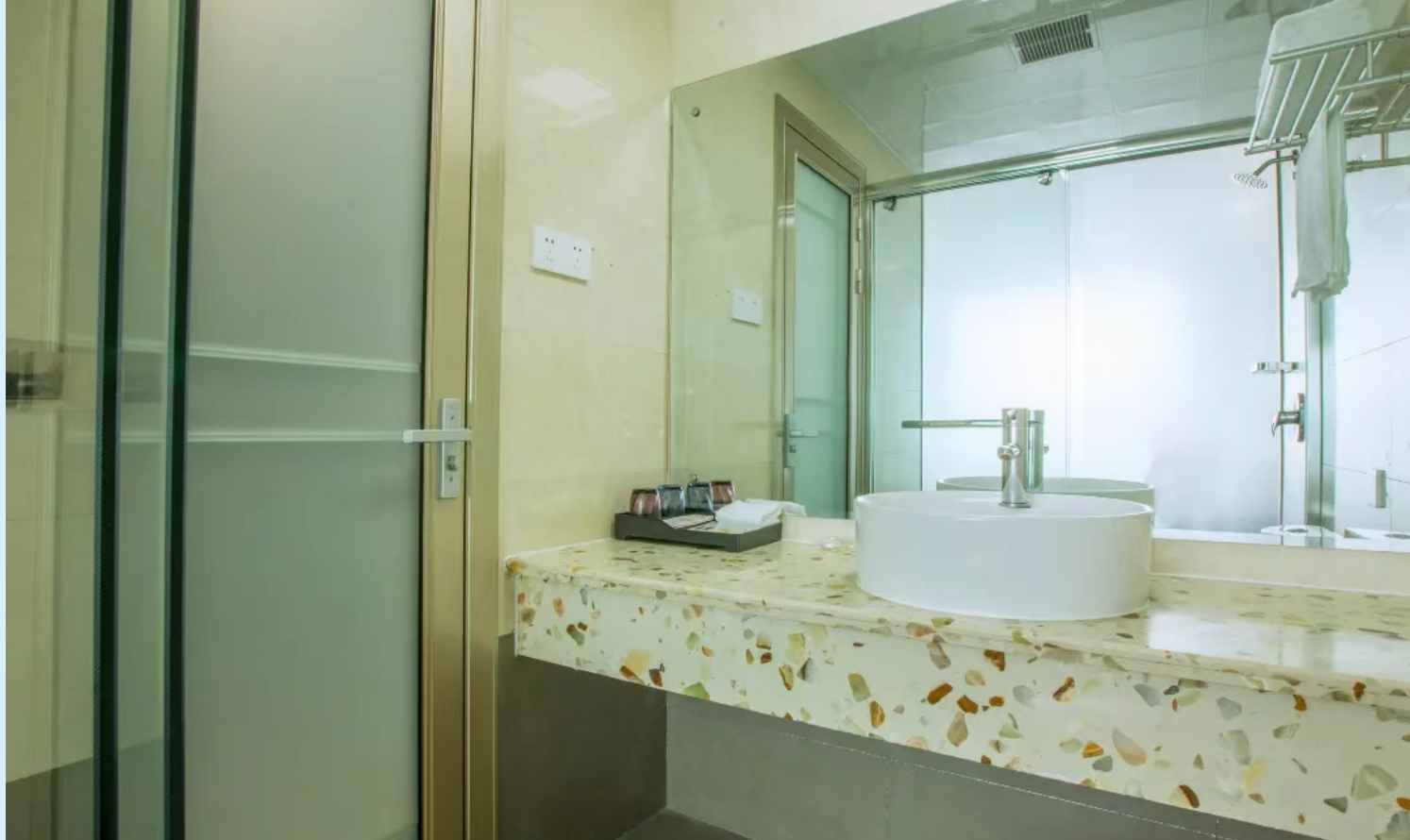 99ba0b83b18d73974a86932bdb1684a9