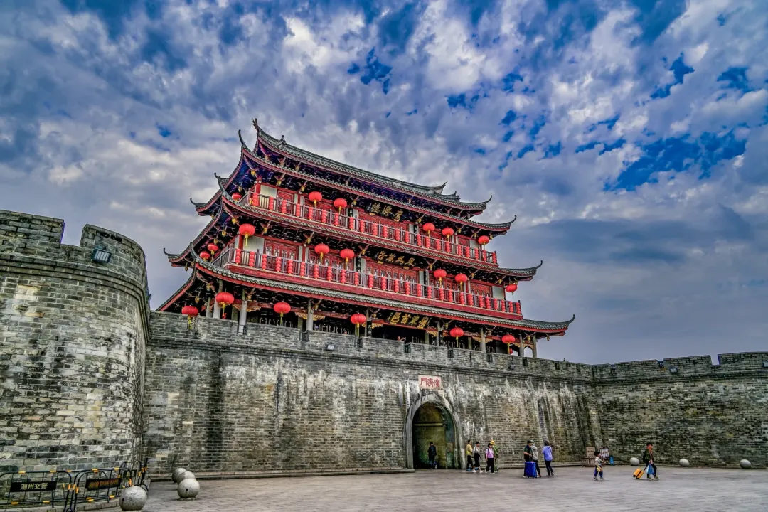 【潮一厦双飞6日】厦门进出黄金航班，纯玩一价全含；升级一晚希尔顿旗下品牌酒店；2+1头等舱；品特色餐；体验潮汕特色文化；赠送价值899元大礼包！