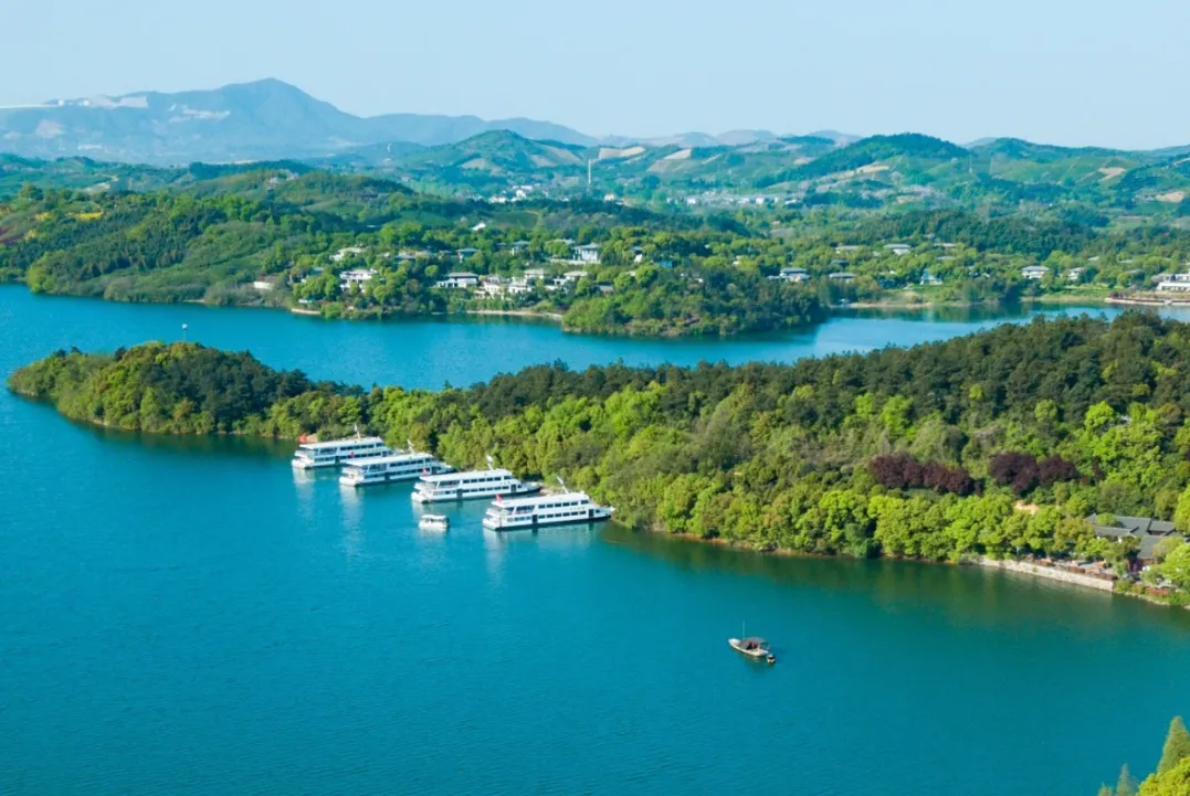 跟车纯玩【499船游天目湖山水园●日游+夜游窑湖小镇●度假四日游】送鱼头汤❤免费棋牌、唱歌