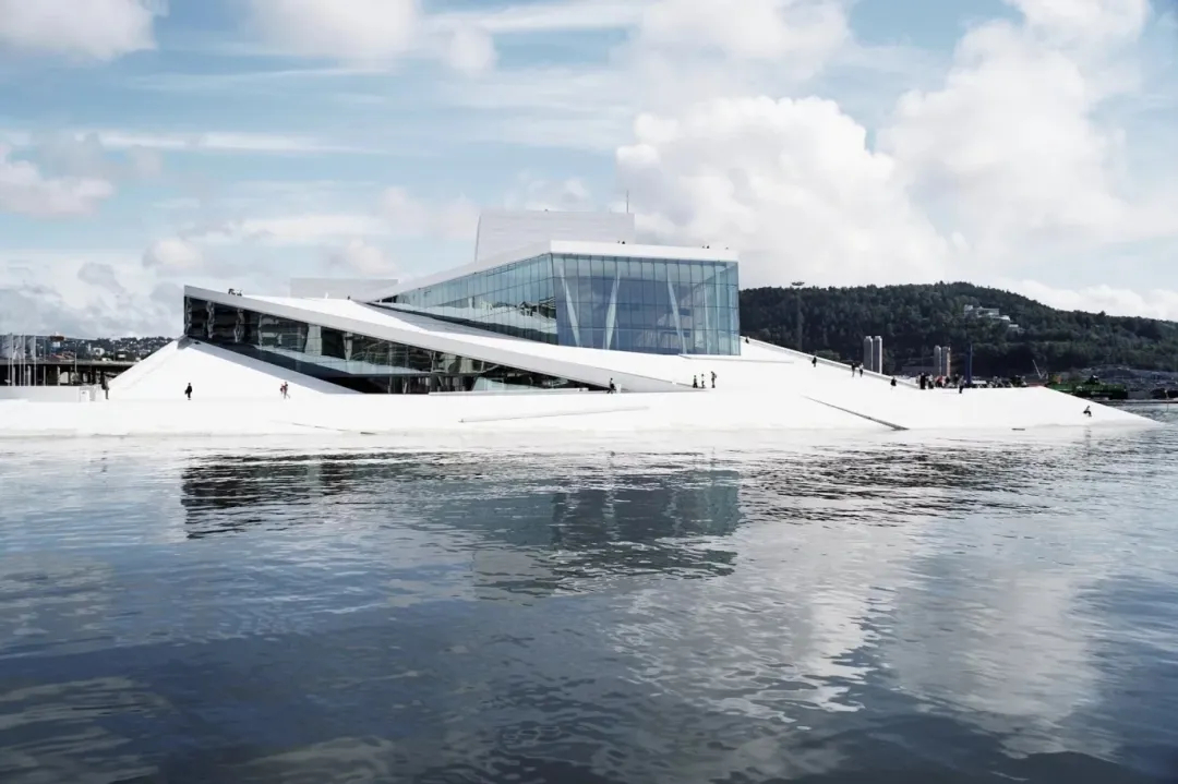 bdca8b56a41c49b55a41684a0873ff81-sz_262267