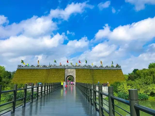 [纯玩美食季.餐餐大闸蟹]四日499.住扬州中心.米罗精品酒店，自助早3+5正自助餐18菜，免费棋牌唱歌，全程跟车打卡美景