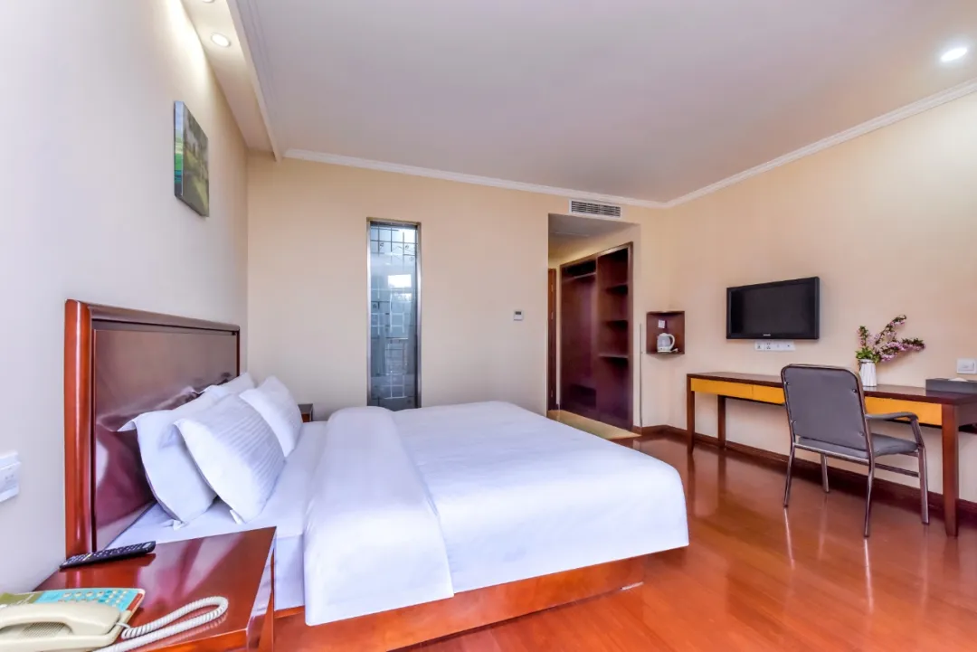 ce6652056e891d86f90153aefce7e840-sz_1947919