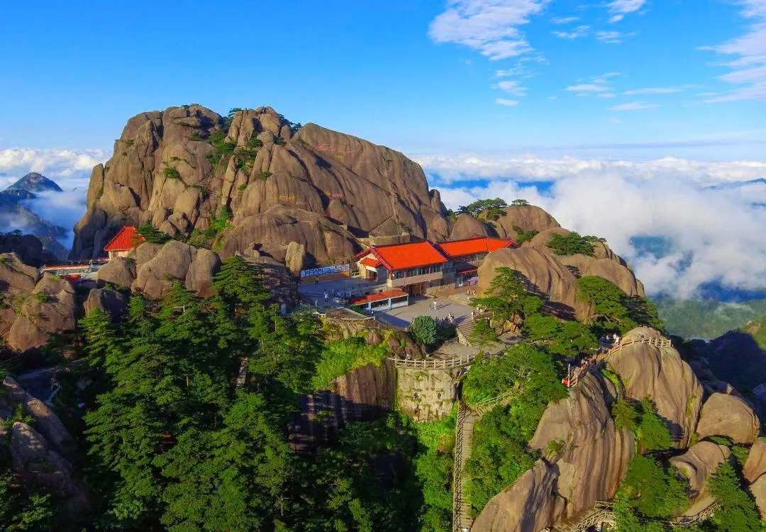 黄山山顶【黄山全景-宏村-高铁纯玩3天2晚】住一晚黄山山顶-含黄山+宏村门票，天天发班！