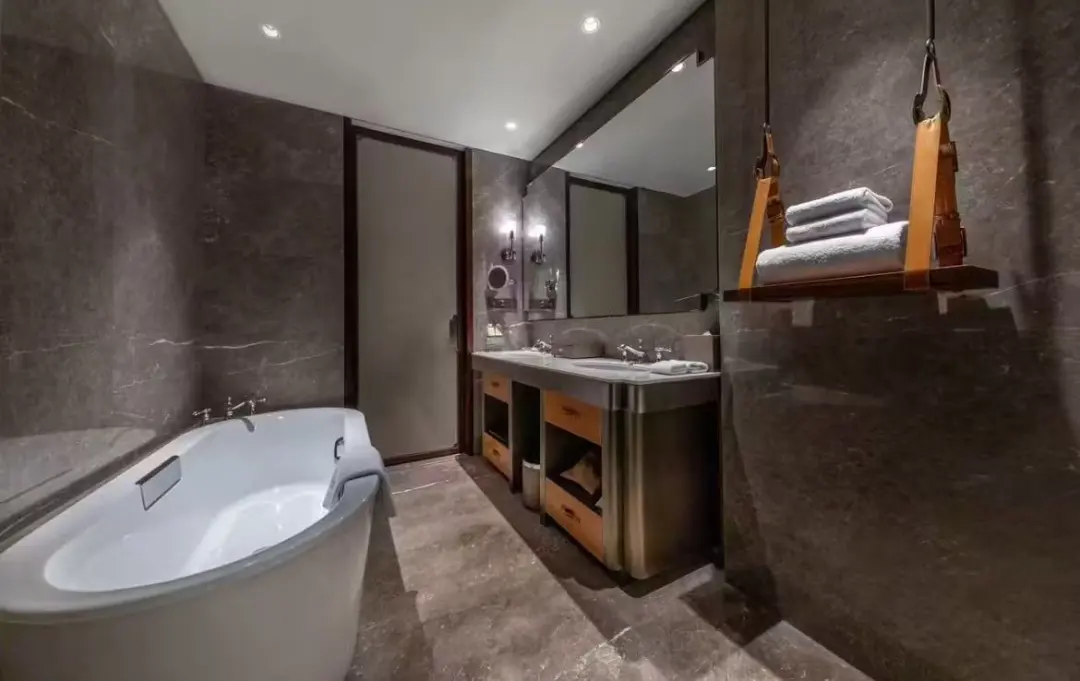 e679675ab010c48e76a758858eff1c9d-sz_76338-1