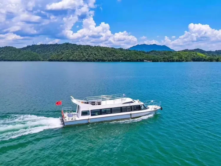 180°湖景&45平房间！【千岛湖全湖景酒店&鼎和年夜饭3日游899】全含餐！享1888元/桌丰盛年夜饭！赠： 钓鱼岛 （含游船）+千岛湖沪马乐园