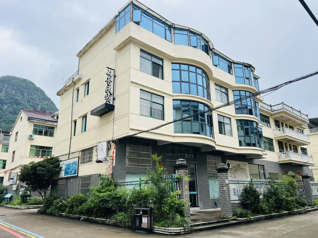 ed93efff68c7bab3ab35d14d82c68a84-sz_422681