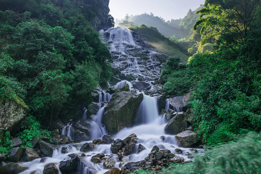 ¥3999元起【哀牢山+深度滇东南再延伸宜良樱花谷·双飞10日游】7个彪悍理由帮你下定决心奔赴云南~