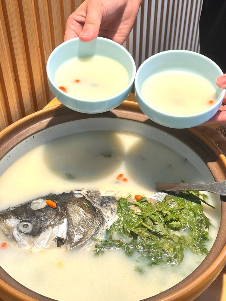 秋游499元窑湖小镇❤️天目湖游船❤️门票送价值240元四日游，入住四星酒店·含3早5正餐，顿顿特色菜，金秋品质度假四日499元·全程大巴跟车！！！纯玩不购物！