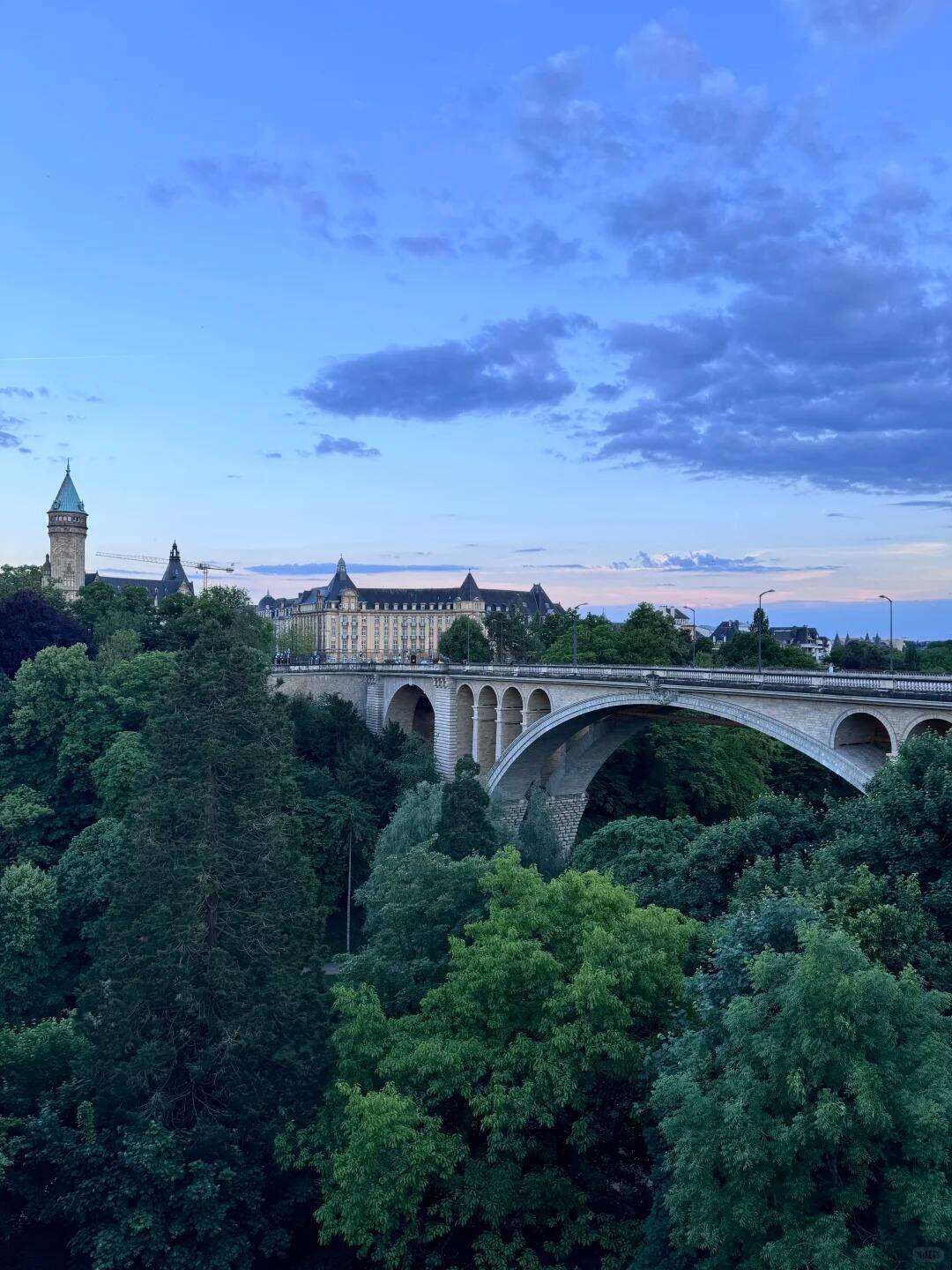 8999起游西欧8国！纯玩0购，直飞往返，可全国联运，全程3-4星酒店+品质餐食，特别安排卢浮宫入内深览，8国地标全覆盖，打卡迪士尼城堡原型！