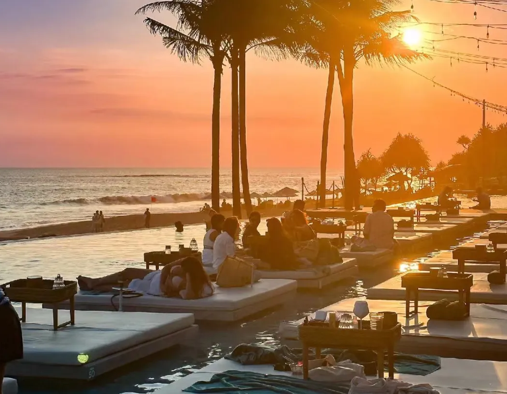 首航特惠【闯入火星异世界】泗水+赛武+布罗莫火山+外南梦（伊真火山）+罗威纳+巴厘岛6天4晚.首航特惠6499元/人起