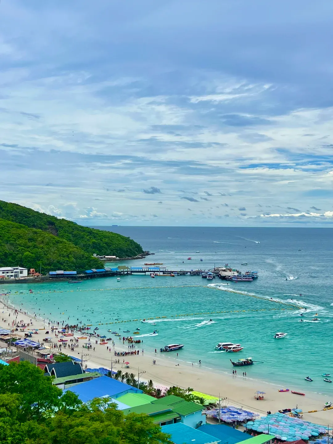 【乐享泰国】泰国曼谷芭提雅双飞6日游，男模餐厅表演.餐全含.人妖秀.骑大象.泰式按摩.快艇出海.尊享全程五钻酒店