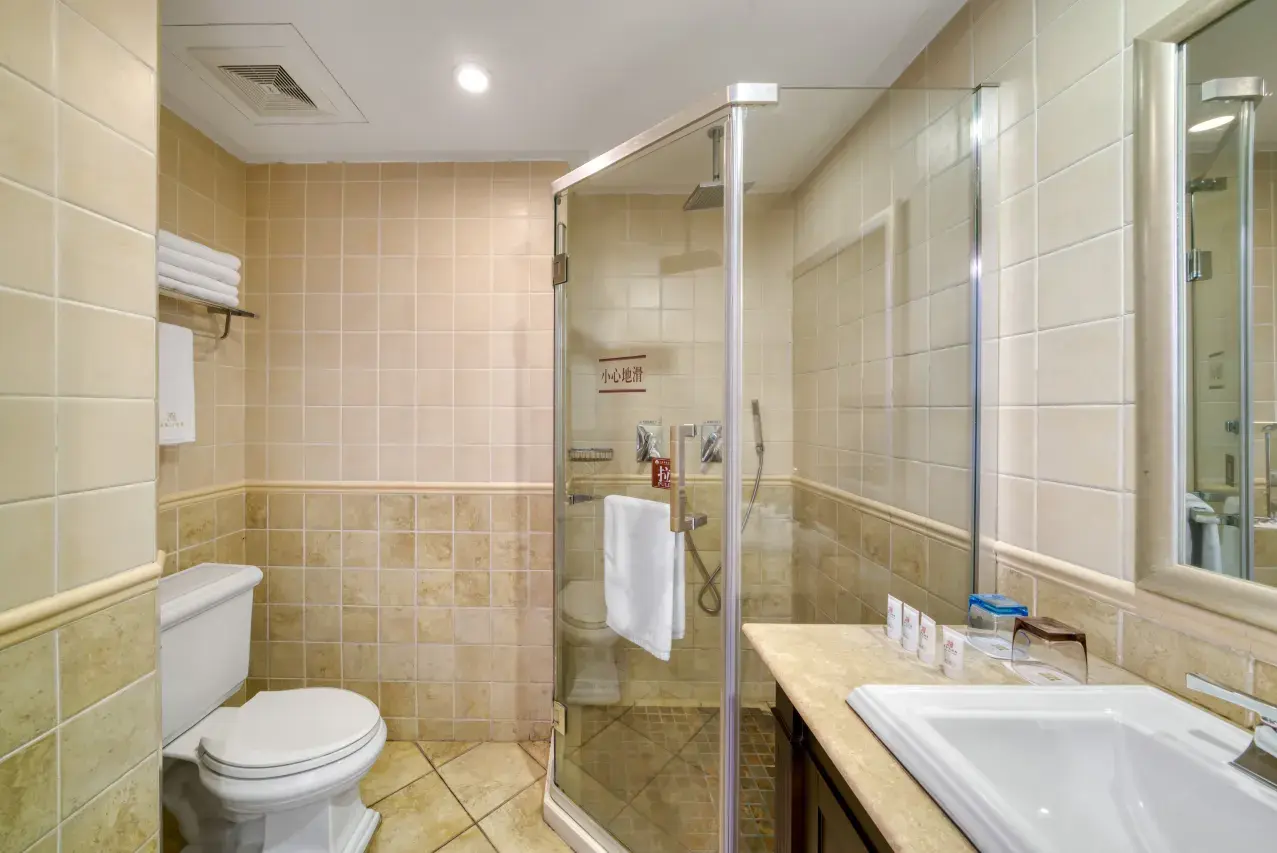 02004120009yvus7sE296_W_1280_853_R5