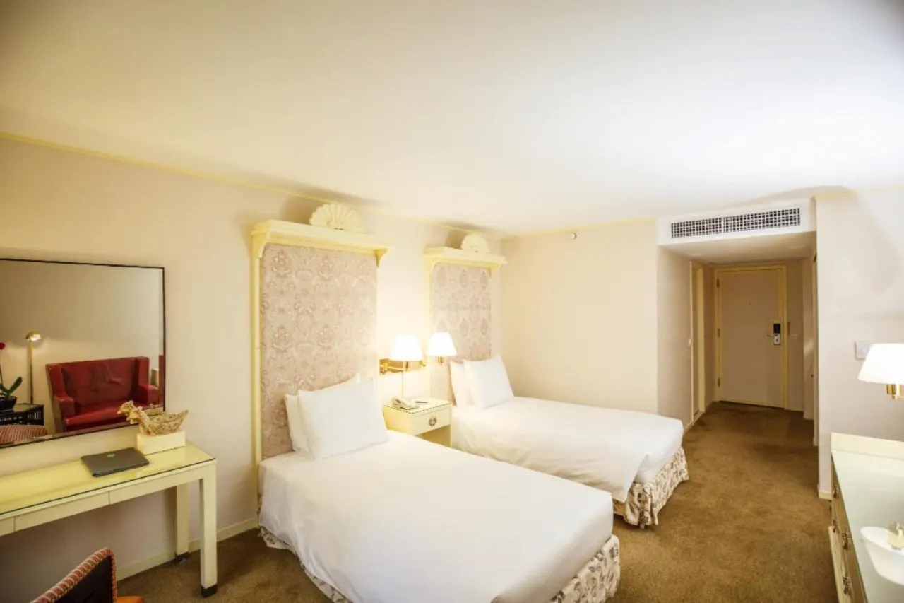 0200b120003jclfct2A41_W_1280_853_R5