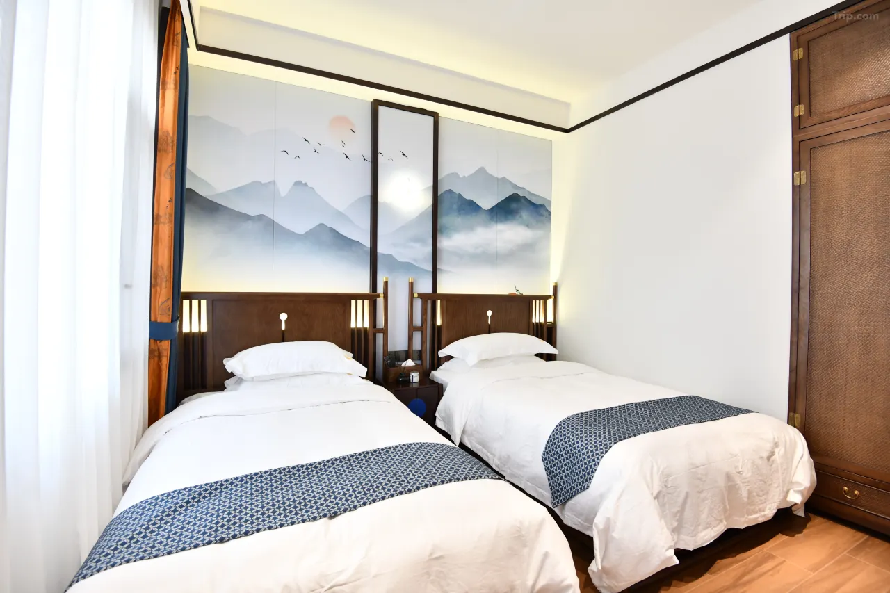 0203x1200090gg647B9CC_W_1280_853_R5