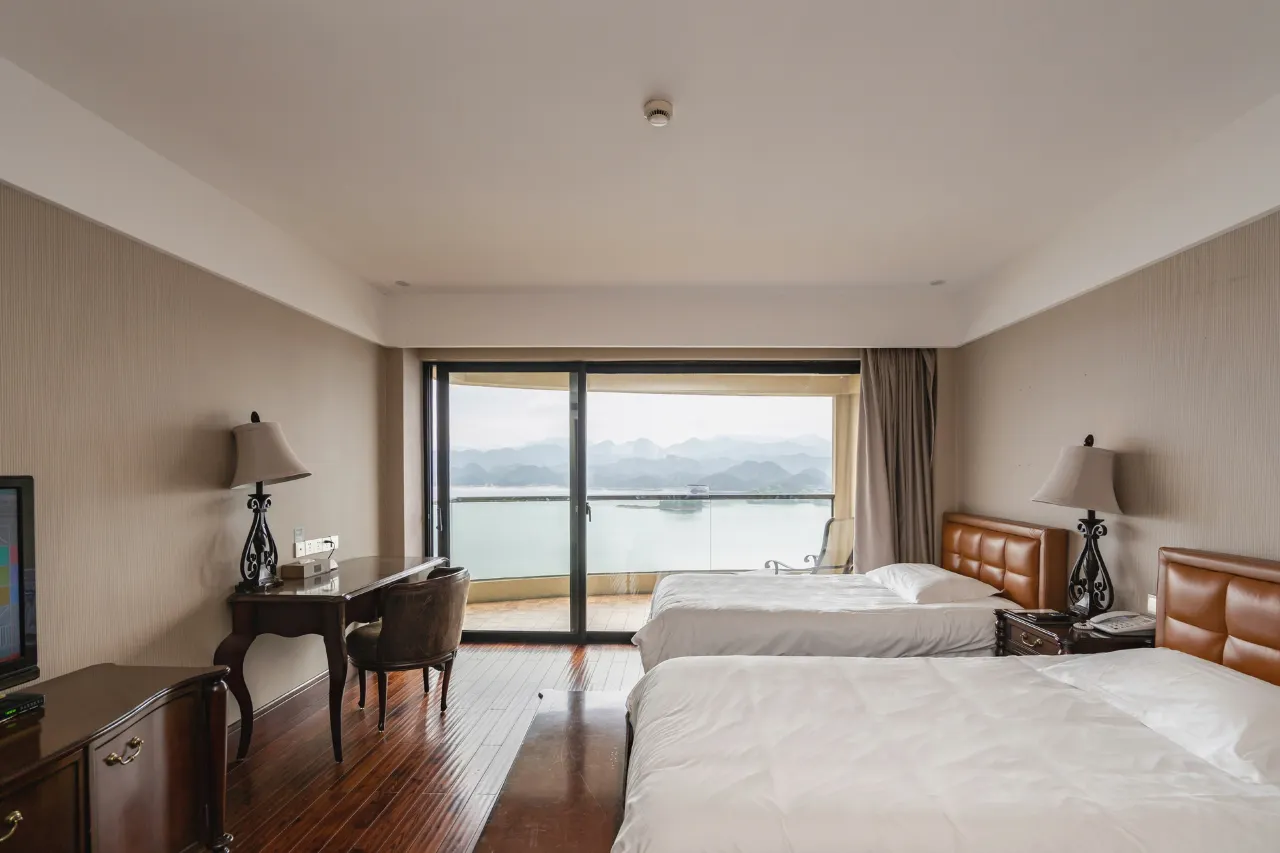 0AD3f120009eylodgA7A6_W_1280_853_R5