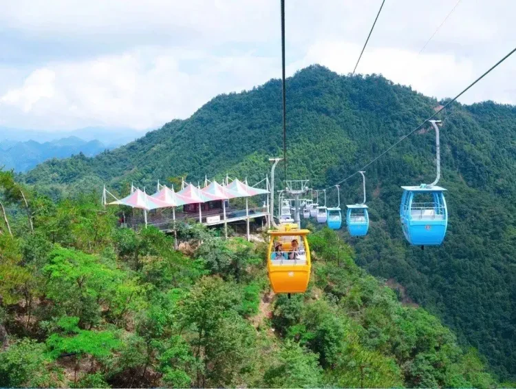 180°湖景&45平房间！【千岛湖全湖景酒店&鼎和年夜饭3日游899】全含餐！享1888元/桌丰盛年夜饭！赠： 钓鱼岛 （含游船）+千岛湖沪马乐园