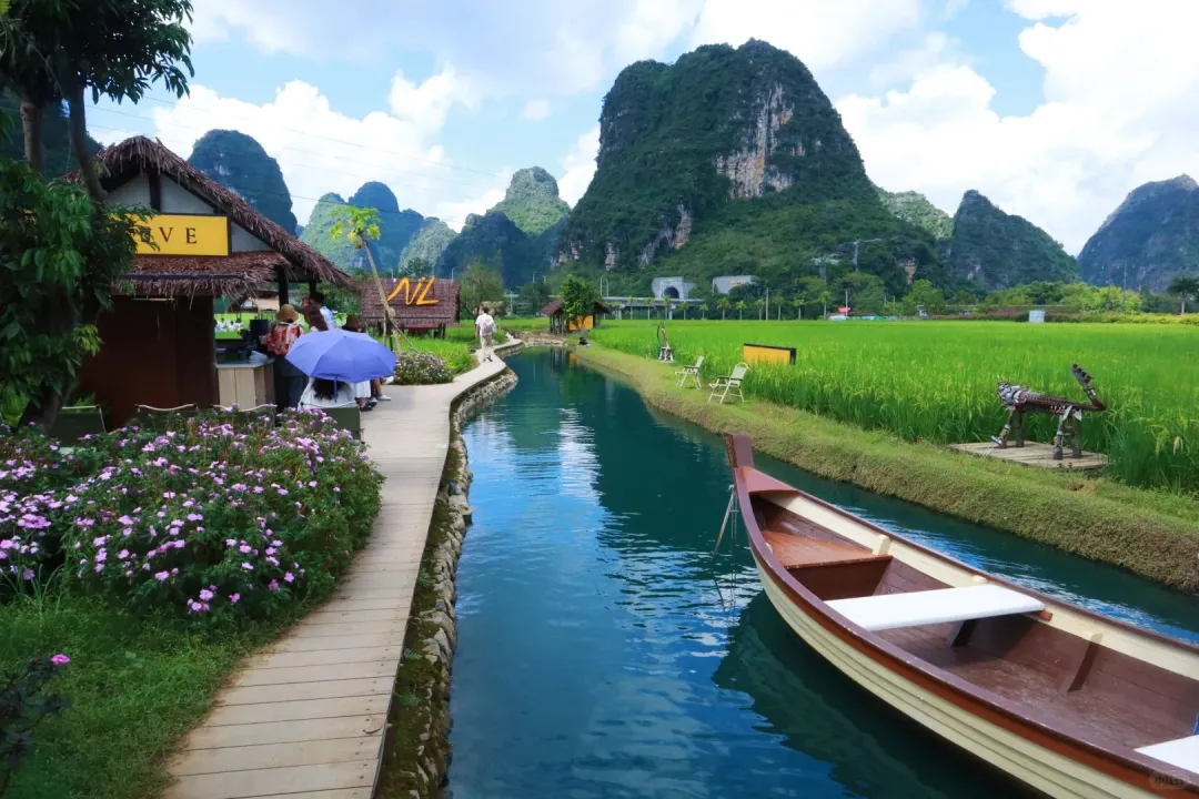 2999元，开启“躺赢”模式！【私享桂西南】双飞6日游|0购物0自费|精致小团18-23人|豪华1+1车型|四大特色餐|全程四钻住宿