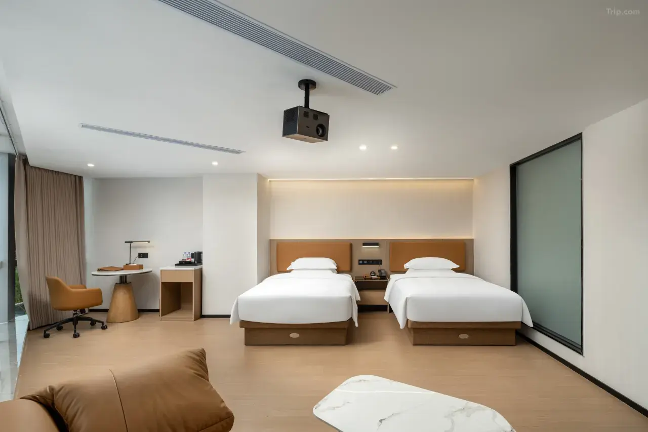 1mc3l12000ekq1lrj0359_W_1280_853_R5