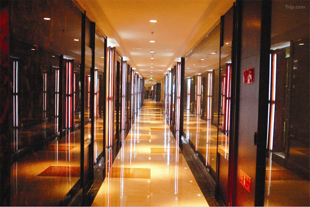 20050k000000b8z18D052_W_1280_853_R5-1