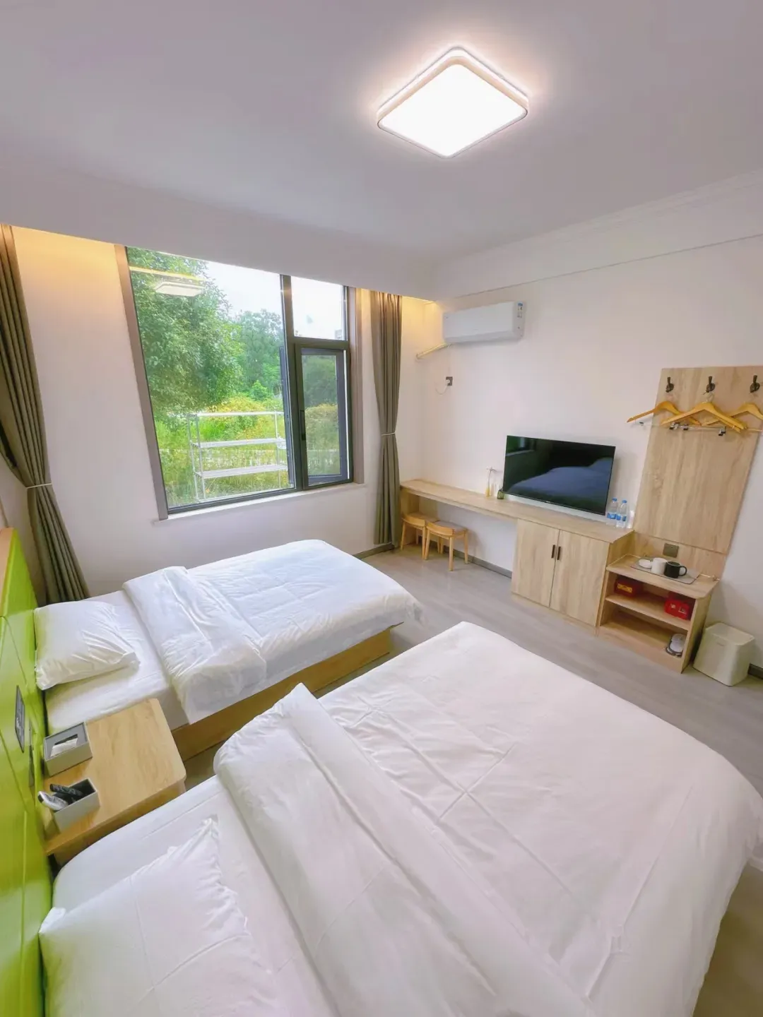 211526e981636d1f73304c754ed541ee-sz_989107