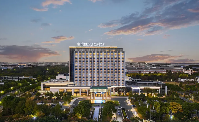 宁波隐逸之境『前湾海悦•首旅南苑酒店』年夜饭1199元起 含3早3正享2588元团圆饭●免费高尔夫体验、恒温泳池、健身房