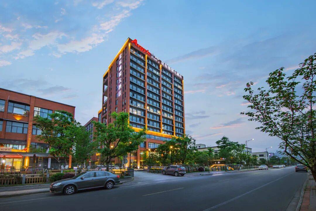 【2月16 除夕年夜饭】金马聚福 1199元安吉五钻『星辰雅阁大酒店』纯玩四日年夜饭◆享3早5正品2588元团圆饭◆免费棋牌KTV