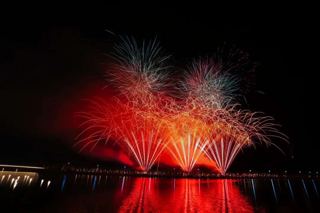 『英伦城堡一南通林克斯君澜』年夜饭899元起◆享2188元团圆饭◆温泉水世界 免升棋牌客房 KTV嗨唱◆宠物友好 自选三/四天